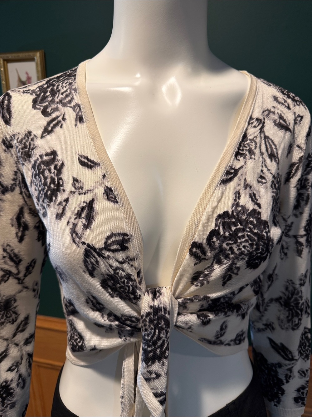 White House Black Market 100% Silk 3/4 Sleeve Tie Front Cropped Shrug - Picture 7 of 7